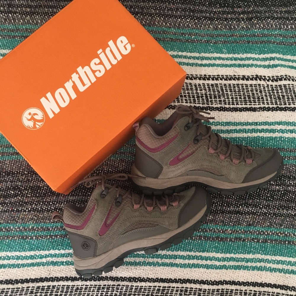 Northside Women's Pioneer Hiking boots (NWT)